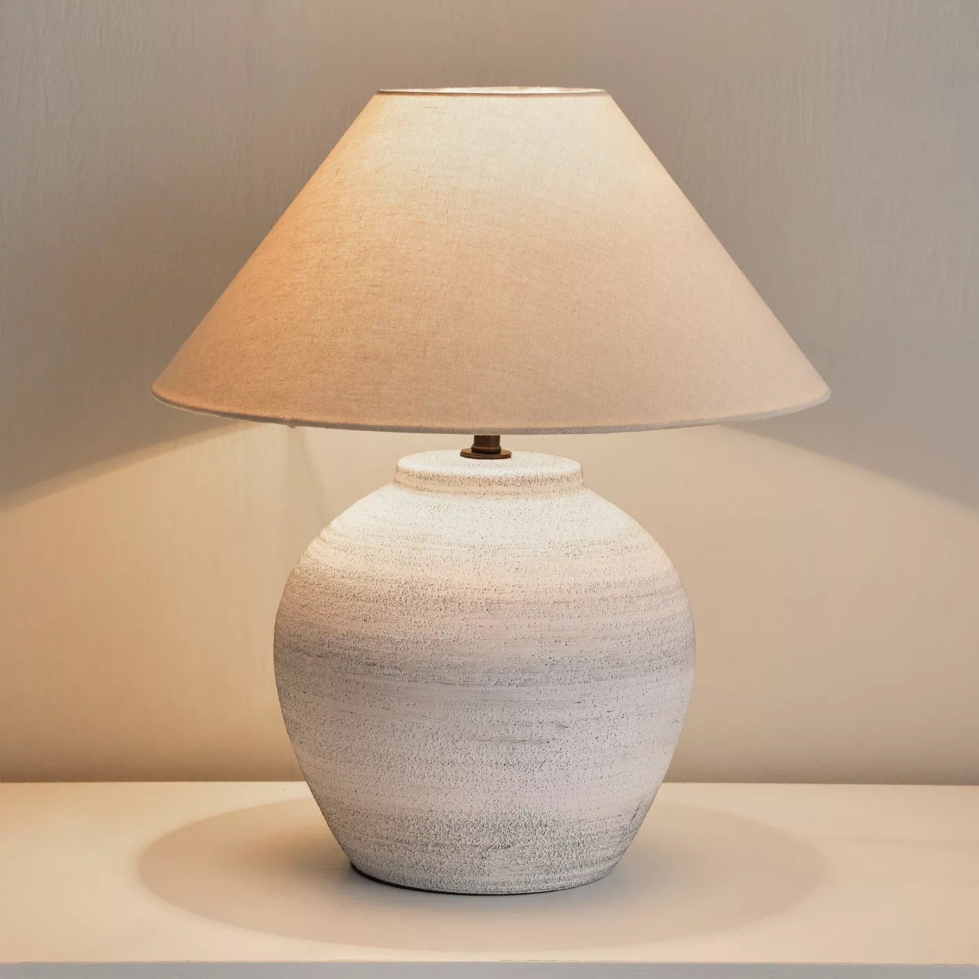 Vela White Ceramic Table Lamp